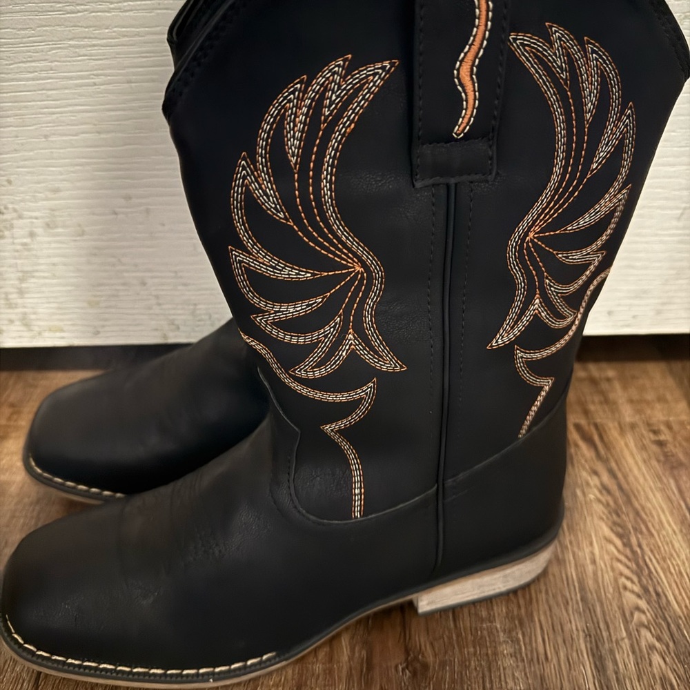 Black Western Cowboy Boots with Embroidered Design